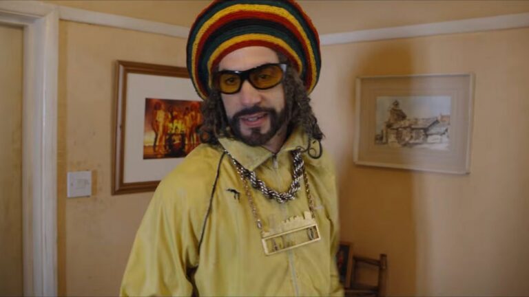 Sacha Baron Cohen como Ali G no filme Ali G: Who Iz I?