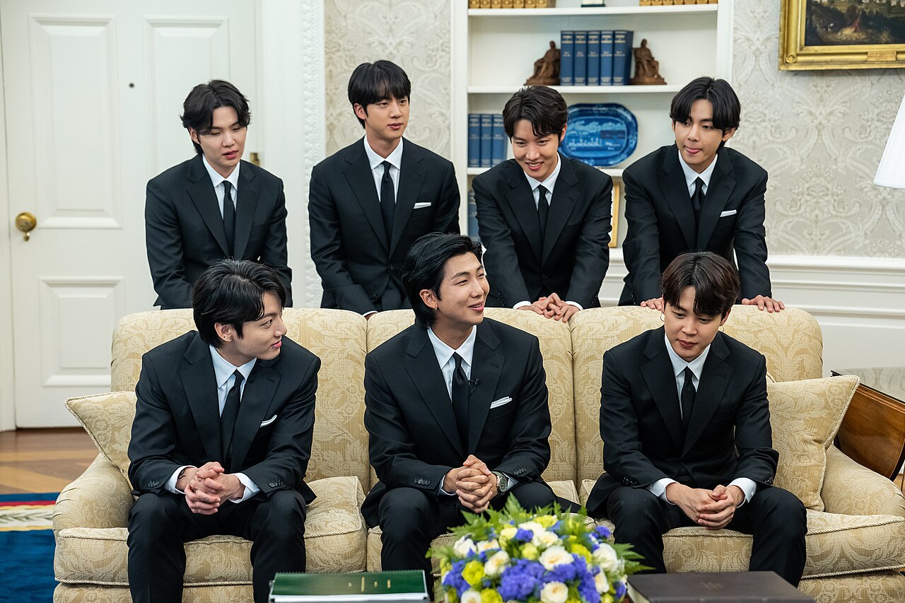 Os sete integrantes do BTS na Casa Branca em 2022