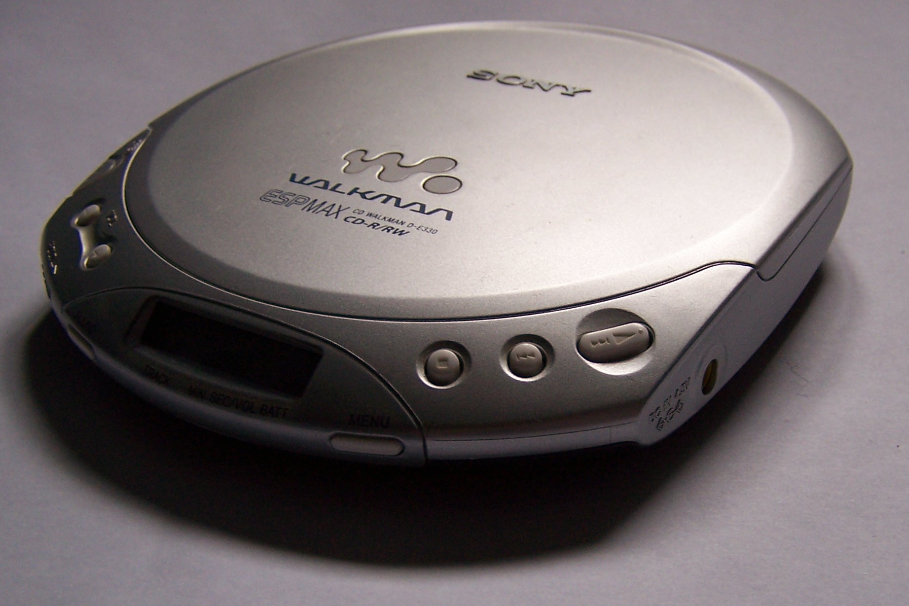 Sony CD Walkman D-E330 prateado