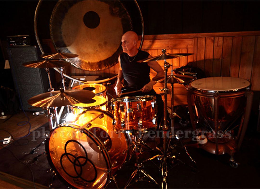 Chris Slade, baterista conhecido por suas passagens pelo AC/DC
