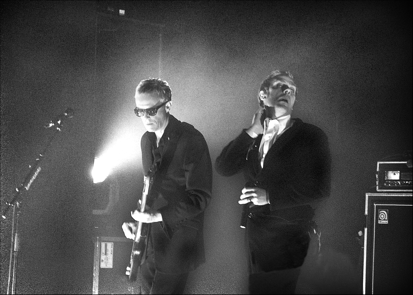 David J e Peter Murphy durante show do Bauhaus em Londres em 2006