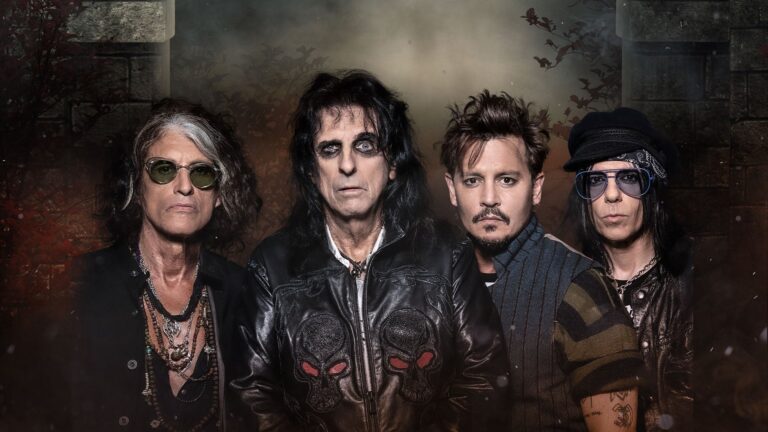 Hollywood Vampires em foto promocional com Alice Cooper, Johnny Depp e integrantes da banda