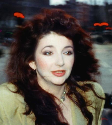 Kate Bush no Comic Relief em 1986