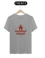 Camiseta cinza Massive Attack com estampa vermelha frontal