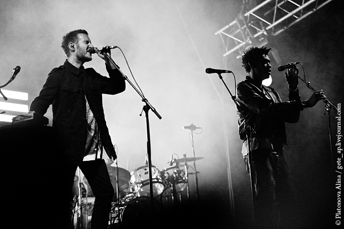 Massive Attack em apresentação em São Petersburgo em setembro de 2010