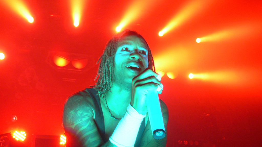Maxim com The Prodigy durante a turnê Invaders Must Die em 2009