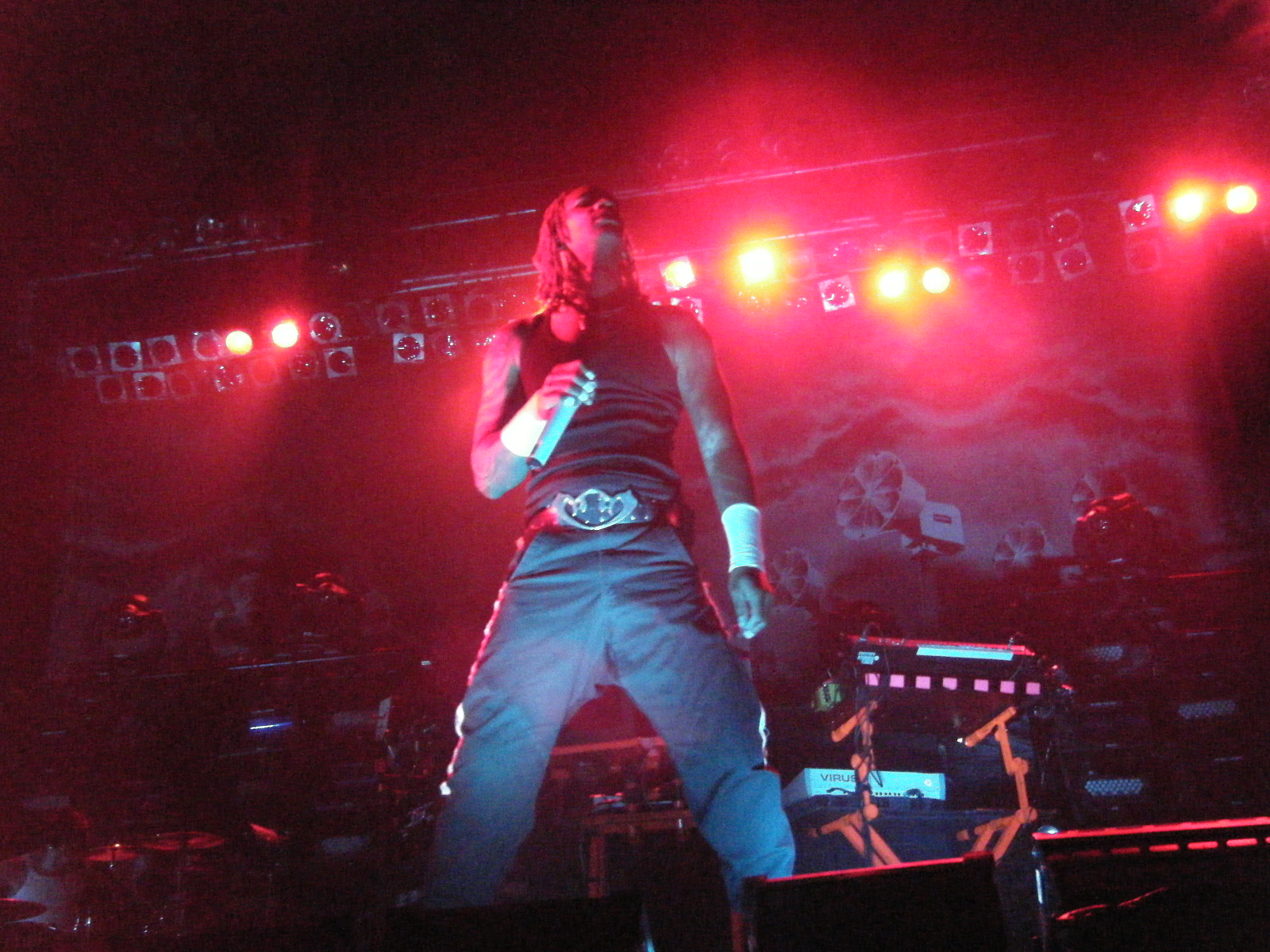 Maxim se apresentando com The Prodigy na Filadélfia em 2009