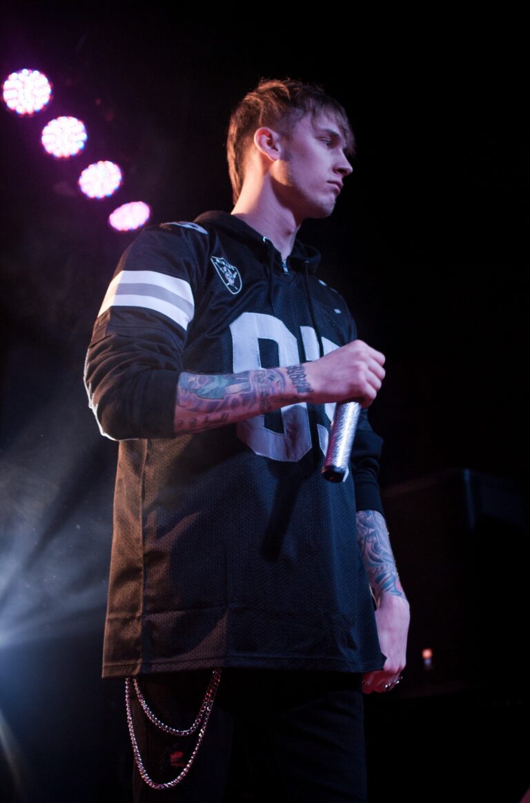 mgk em show
