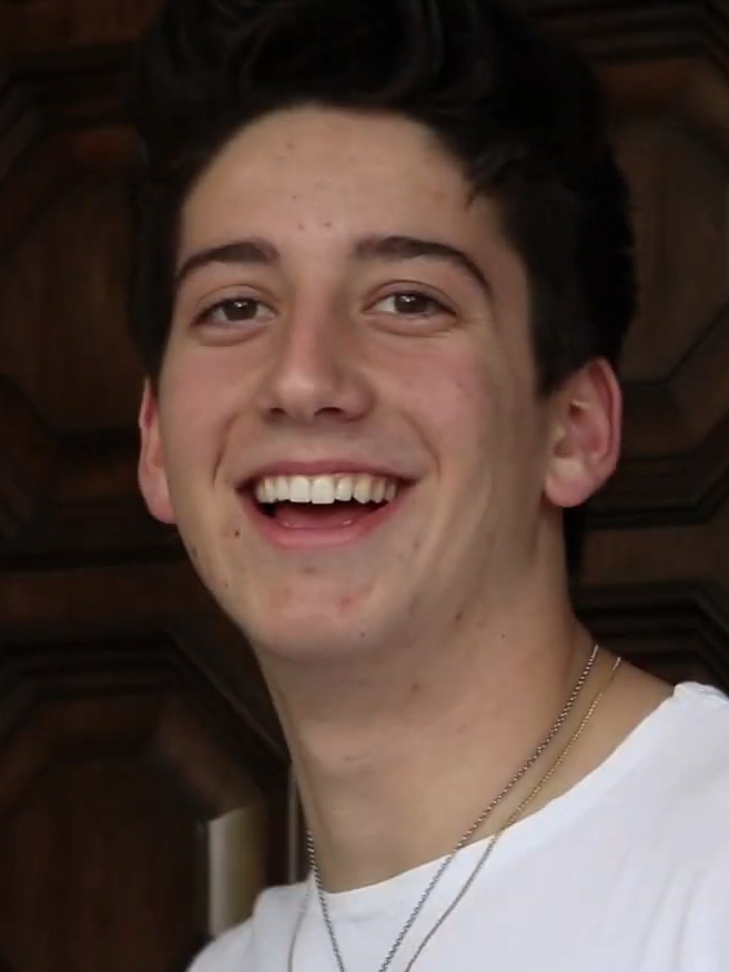 Milo Manheim, ator que interpreta Flynn Rider no live-action de Tangled