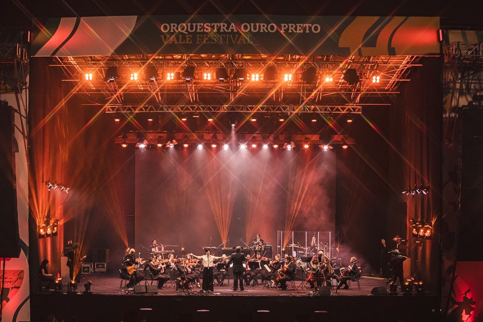 Orquestra Ouro Preto se apresenta no palco do Vale Festival, em Copacabana