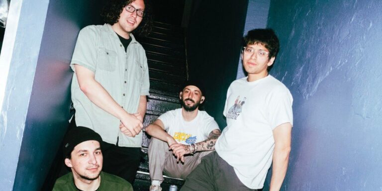 Oso Oso em foto promocional da banda