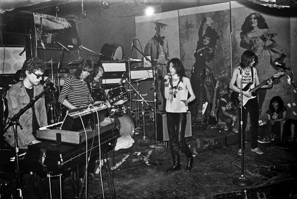 Patti Smith Group se apresentando no CBGB em 1977