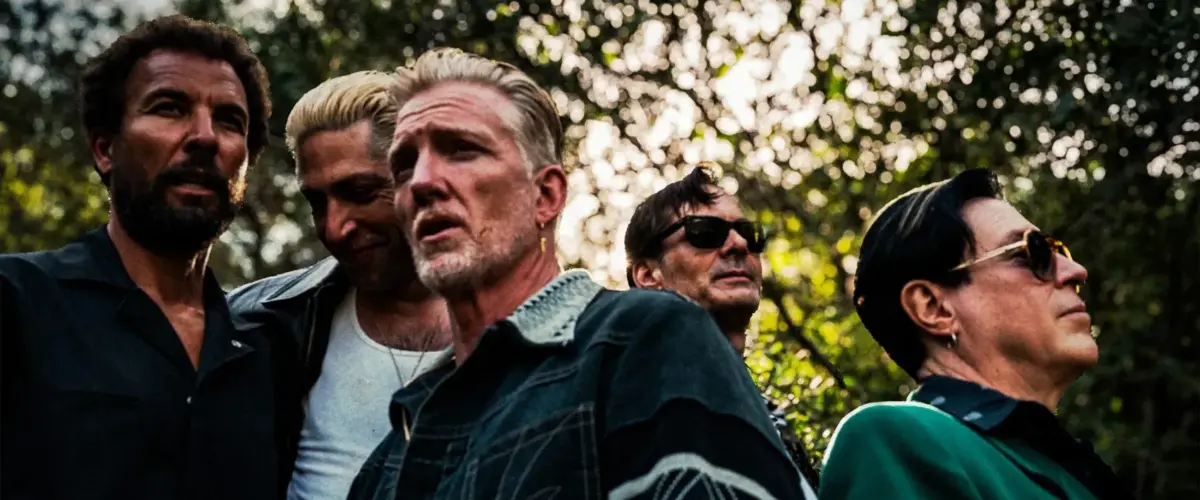 Queens of the Stone Age em foto promocional de 2026