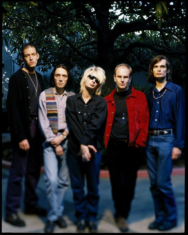 Os cinco integrantes do Radiohead em fotografia de 1993