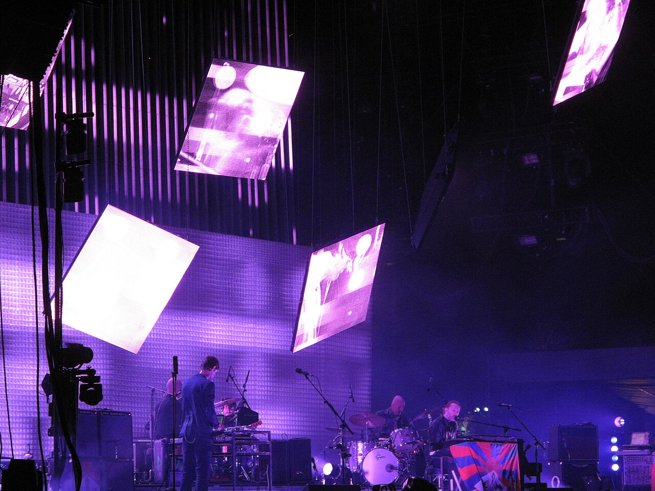 Radiohead se apresenta no Coachella em 2012 durante a turnê de The King of Limbs
