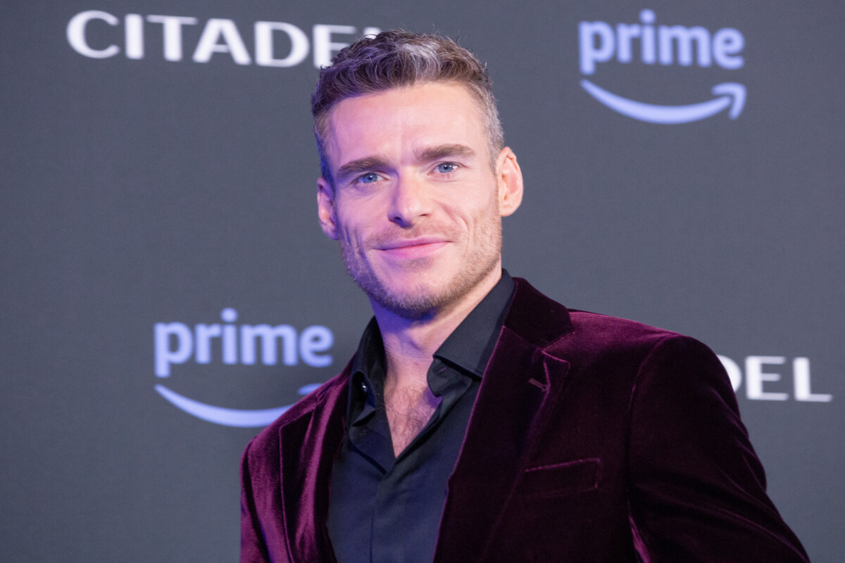 Richard Madden em evento promocional do Prime Video