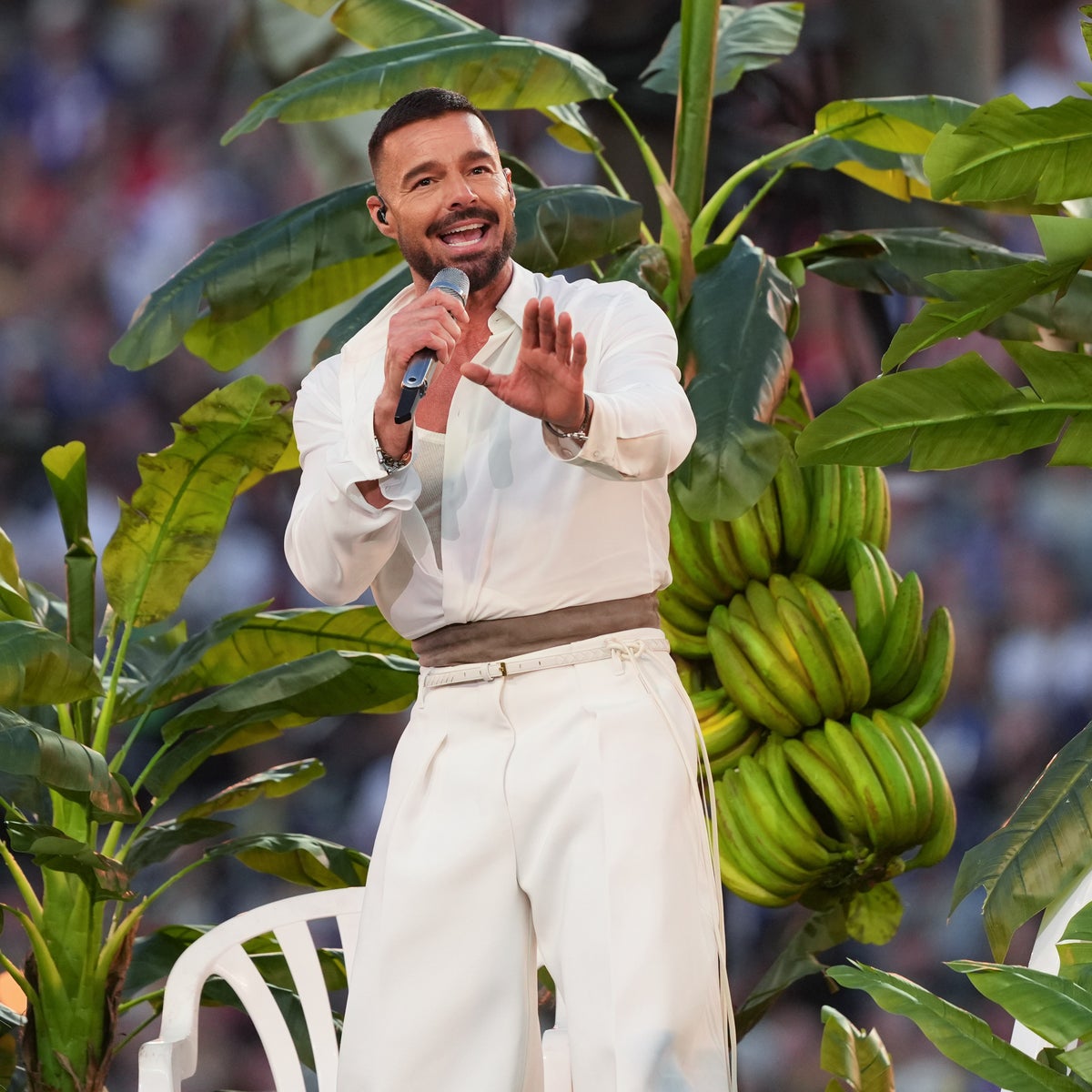 Ricky Martin canta durante apresentação em estádio em 2026