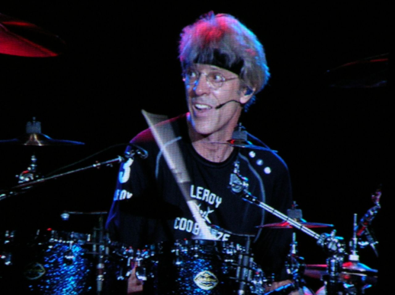 Stewart Copeland na bateria durante show do The Police em 2007