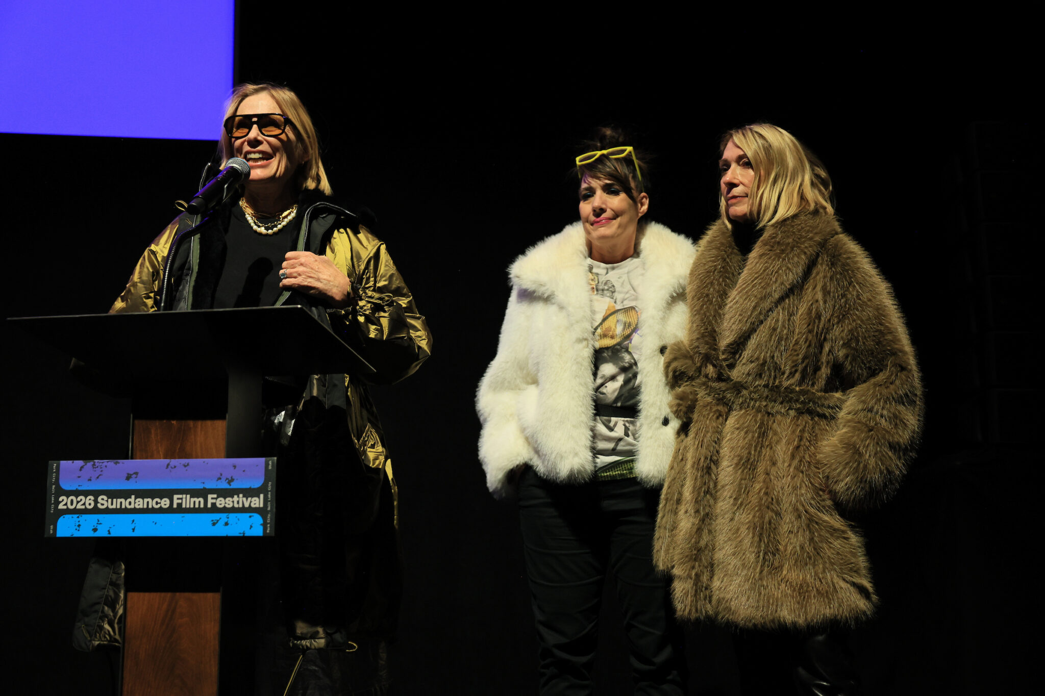 Tamra Davis, Kathleen Hanna e Kim Gordon no palco do Sundance Film Festival de 2026 durante a apresentação de The Best Summer.