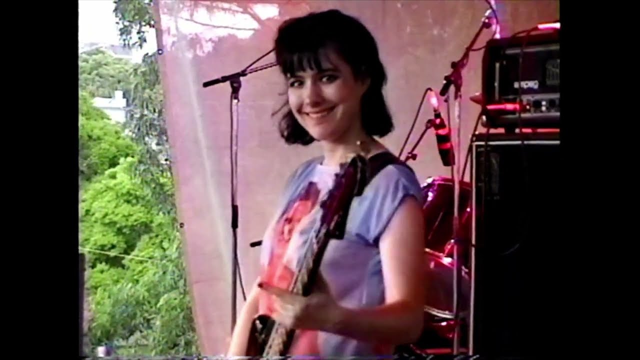 Imagem do trailer oficial do documentário The Best Summer, de Tamra Davis, montado a partir de fitas gravadas em 1995.