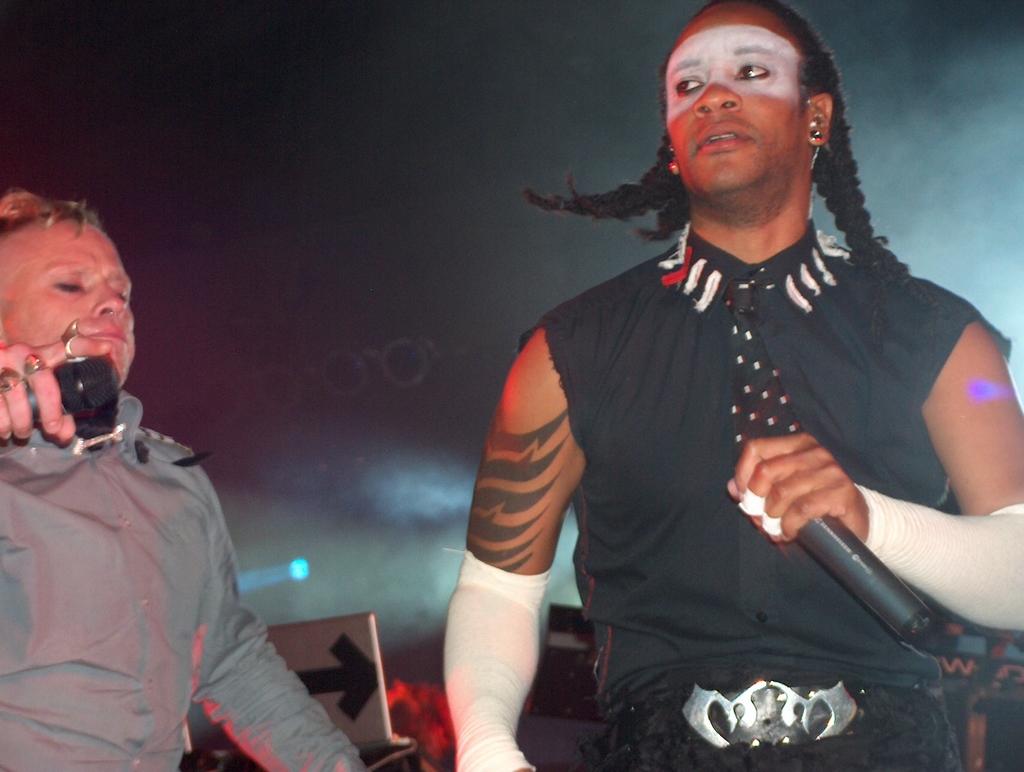 Keith Flint e Maxim com The Prodigy em Leipzig em 2005