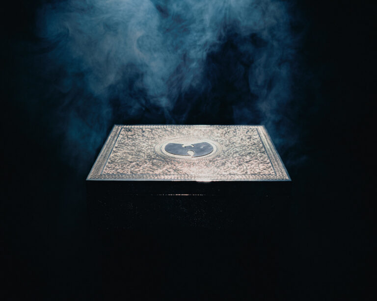 Caixa ornamentada do álbum único Once Upon a Time in Shaolin, do Wu-Tang Clan