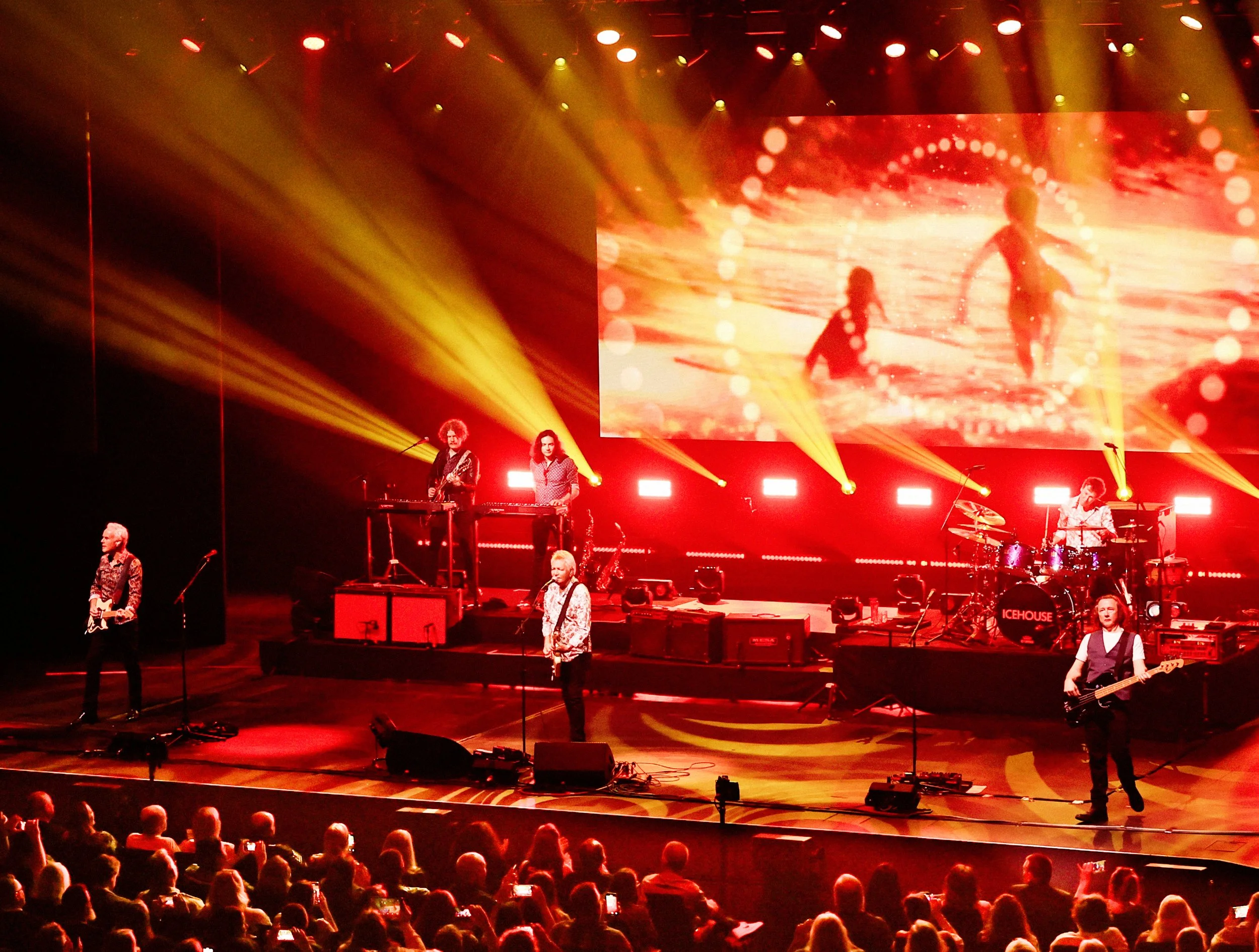 ICEHOUSE celebra 40 anos de “Man of Colours” com turnê australiana em 2027