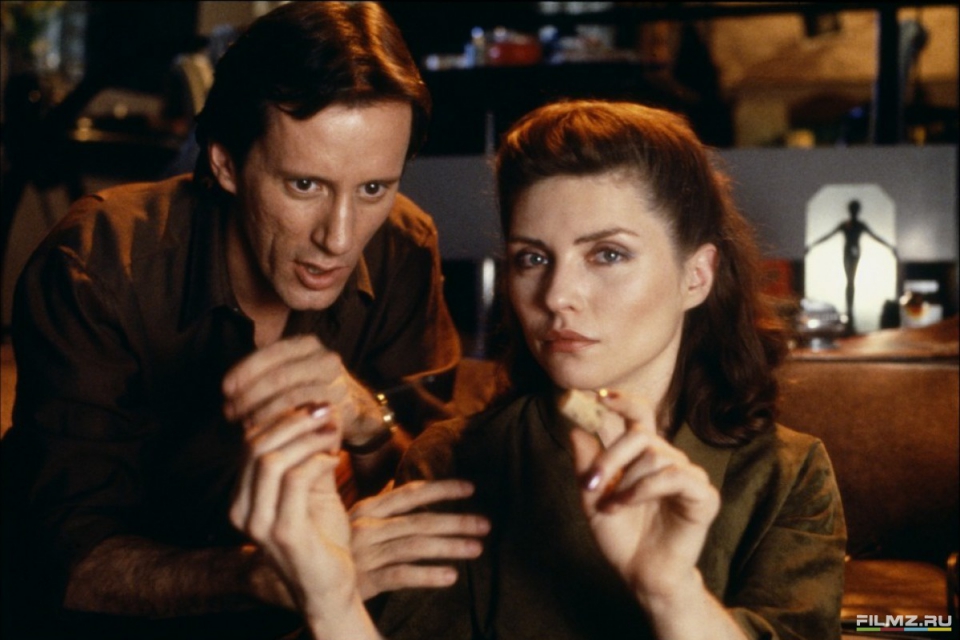 James Woods e Debbie Harry em cena de Videodrome, de 1983