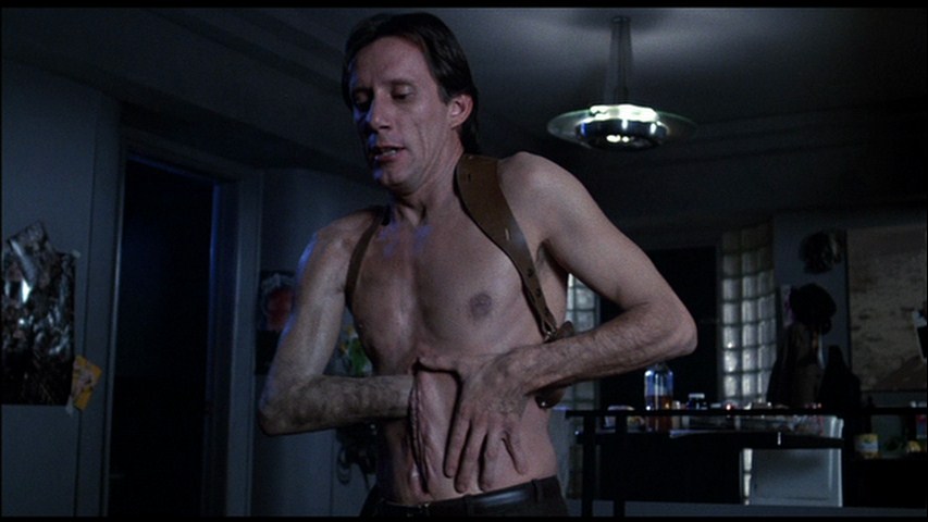 James Woods como Max Renn durante uma transformação corporal em Videodrome